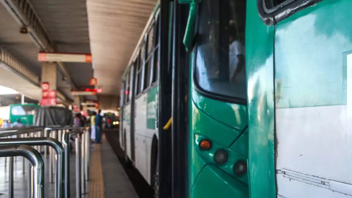 Os moradores da região de Valéria passaram a contar com uma nova linha de ônibus desde sábado (17). A E017 – Terminal Águas Claras