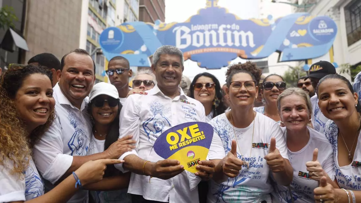 o governador Jerônimo Rodrigues chegou, logo cedo, na manhã desta quinta-feira (16), para participar da tradicional Lavagem do Bonfim